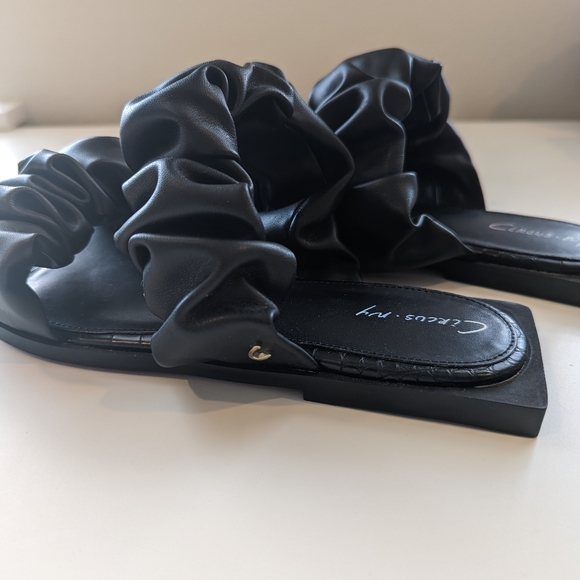 Circus by Sam Edelman Iggy Black Ruched Ruffled Sandals - Picture 6 of 6